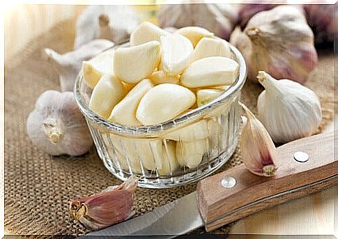Garlic in a bowl