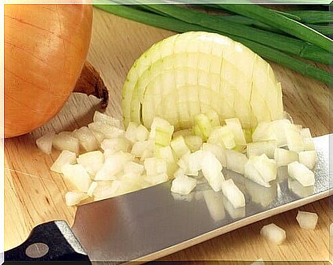 Onions sliced ​​on a cutting board