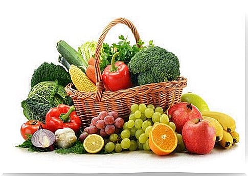 Eat plenty of raw fruits and vegetables to prevent tooth decay