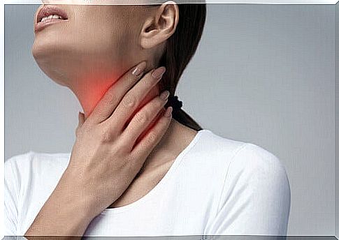 Woman who suffers from her throat and is looking for natural remedies for sore throat