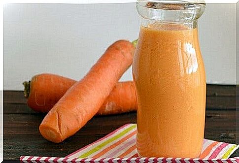 Carrot juice with lemon and cucumber to cleanse your kidneys