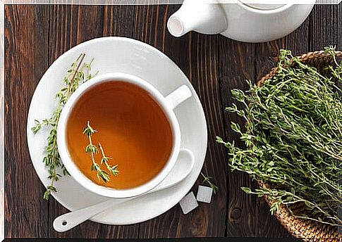 Fight dandruff with thyme tea