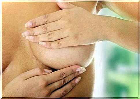 Symptoms of growths in the breasts
