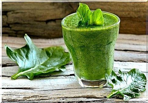 Vegetable juice with spinach and cucumber
