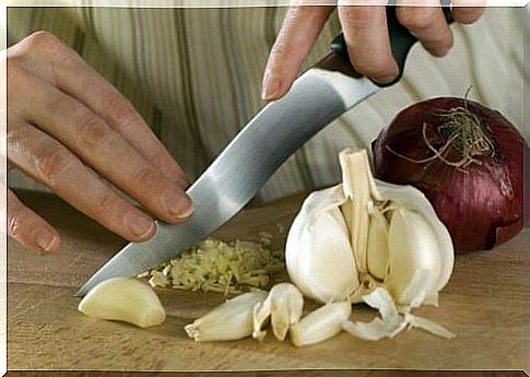 Peel garlic