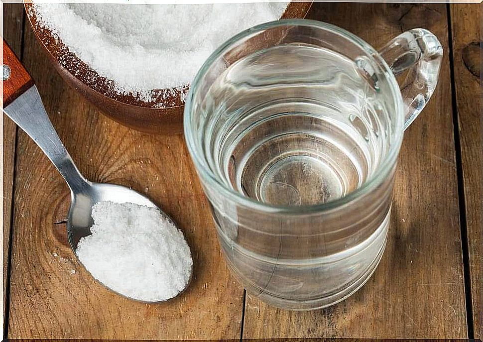 Gargle with baking soda and water for the throat
