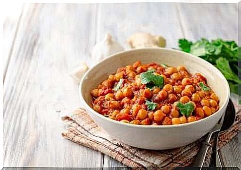 How do you prepare delicious chickpea curry?