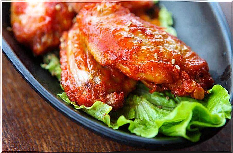 Chicken wings in barbecue sauce on a bed of lettuce
