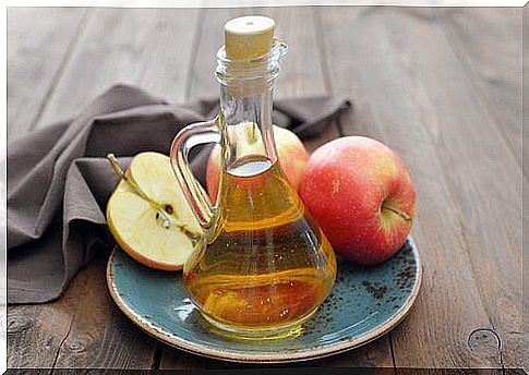 Apple cider vinegar with apples on a plate