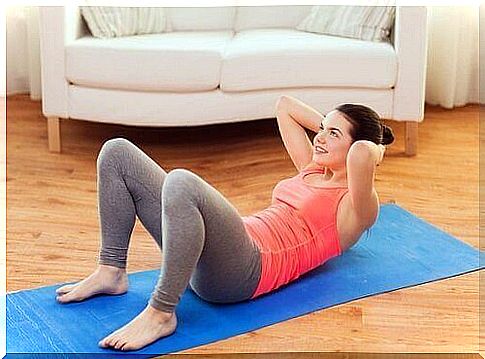 Woman doing situps on the floor