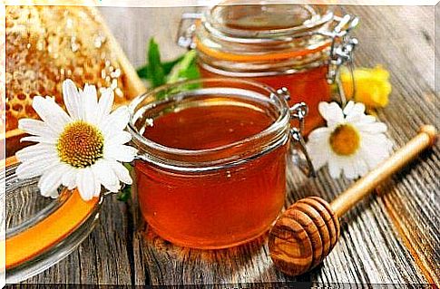 Honey to take care of your throat