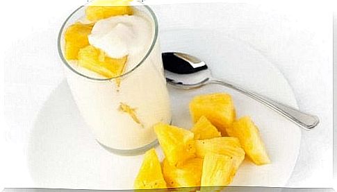 Yogurt with pineapple