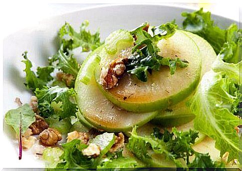 Salad with green apple