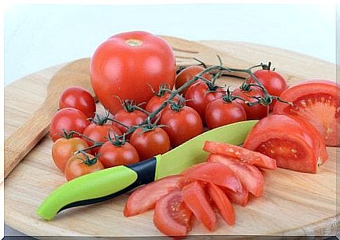 Salad with tomato