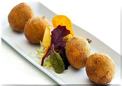 Simple healthy snacks with fried corn balls