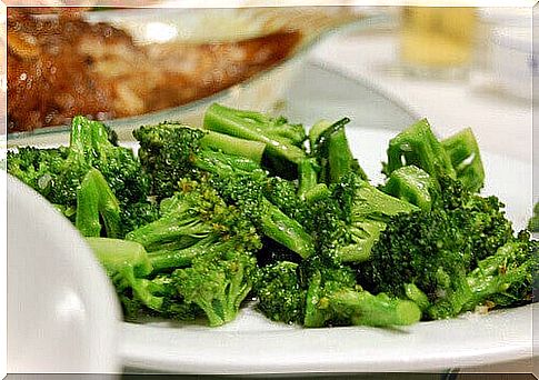 White plate with broccoli